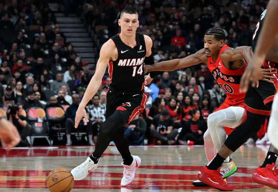 巴雷特37+7+5 巴恩斯23+10+9 希罗31分 猛龙复仇热火