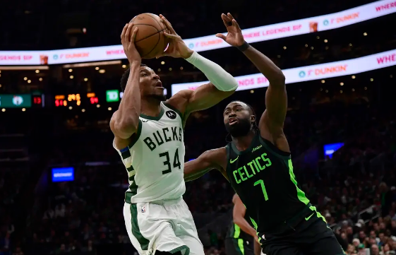 塔图姆34+10 字母哥30+11 米德尔顿复出11+5 绿军力克雄鹿