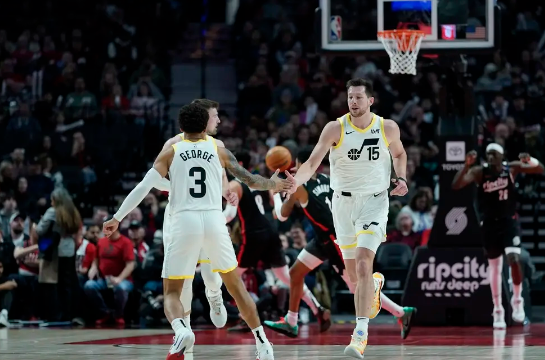 科林斯20分 马卡缺战 格兰特19分 爵士42分大胜开拓者止5连败