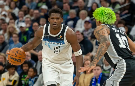 迪文岑佐26+7 戈贝尔17+15 文班34+8 森林狼卡位战力克马刺