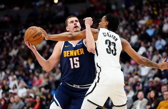 约基奇35+12+15 威少25+11+10 掘金击退7人得分上双篮网