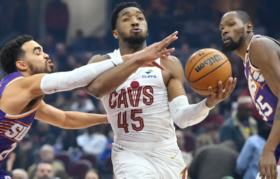 米切尔33+5+5 杜兰特23+7 布克15+5+6失误 骑士击落太阳