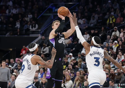 爱德华兹36+6+11 戈贝尔16+9+5+4帽 森林狼大胜爵士迎5连胜