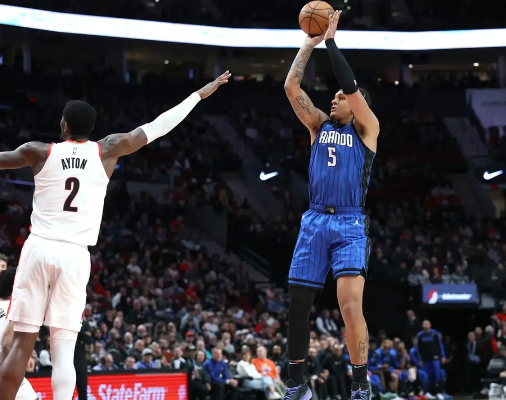 艾顿22+8 亨德森23+7 小瓦格纳24分 开拓者3人20+击败魔术