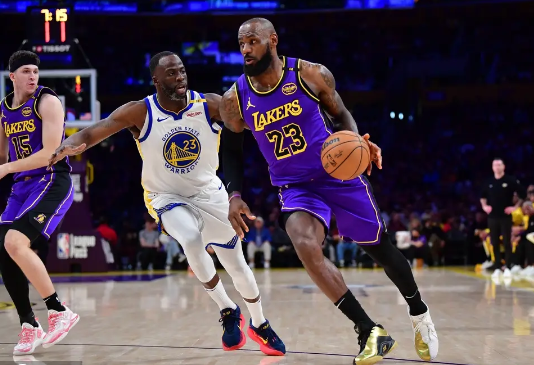 詹姆斯42+17+8 库里37+7&三分20中6 湖人三杀勇士取4连胜 詹姆斯42+17+8 库里37+7&三分20中6 湖人三杀勇士取4连胜