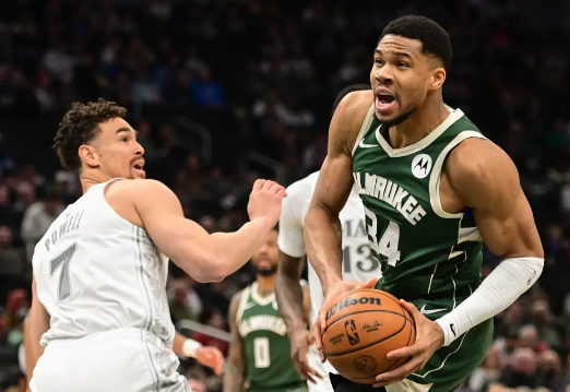 字利3节打卡合砍66分 小波特三双 雄鹿大胜残阵独行侠迎4连胜