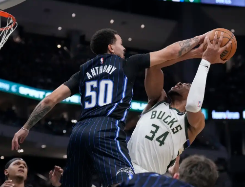 班凯罗29+6 字母哥37+11 利拉德失绝杀 魔术终结雄鹿4连胜