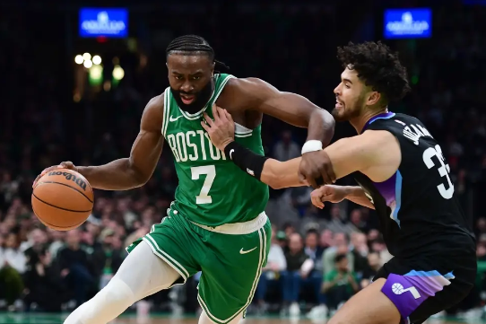 豪泽单节7三分 獭兔缺阵 科林斯28+10 绿军拒逆转送爵士6连败