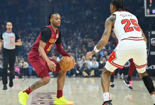 加兰28+5 莫布里21+11+7 骑士25记三分轻取公牛锁东部第一