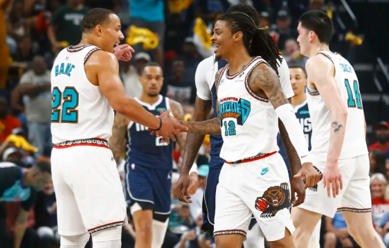 莫兰特带伤22+7+9 浓眉空砍40+9 灰熊轻取独行侠晋级季后赛